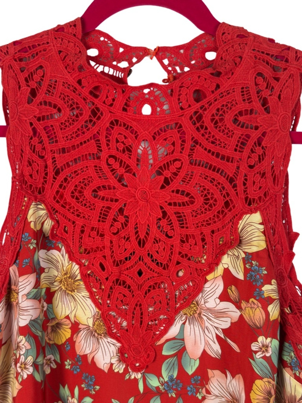 Miss Me Floral Red Sleeveless Crochet Mini Dress Size L - Picture 3 of 9